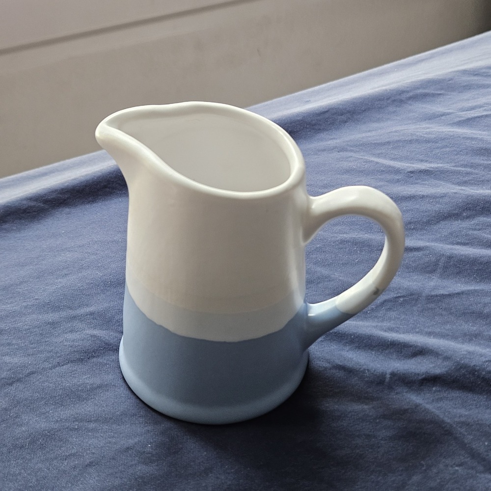 restaurant sauce creamer serving pitcher two-tone white‎ and light blue color